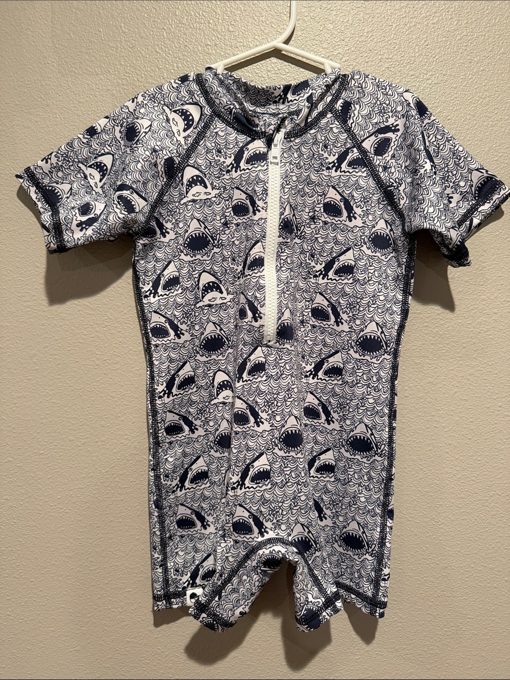George Hats Navy & White Shark Zip-Front Short Sleeve Rash Guard Size: 4-5T